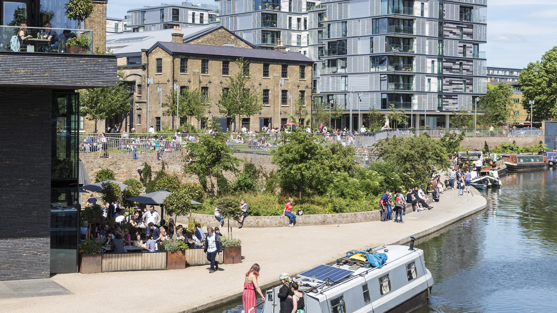 The Lighterman terrace, Regents Canal and Wharf Road Gardens at King's Cross